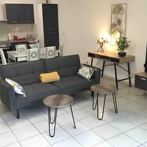 Appartement Spacieux Et Bel Avec Grande Terrasse, Marseille
